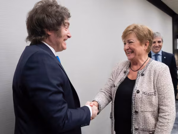 Deuda en agenda: el Gobierno le paga este viernes al FMI y pone el foco en julio