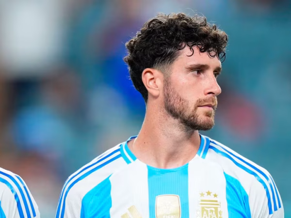 Marcos Senesi llegó a Kansas City para sumarse al plantel mundialista de la Selcción argentina