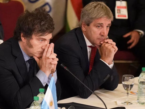 El Gobierno triplicó su pronóstico de inflación para 2027 y postergó la meta de un dígito