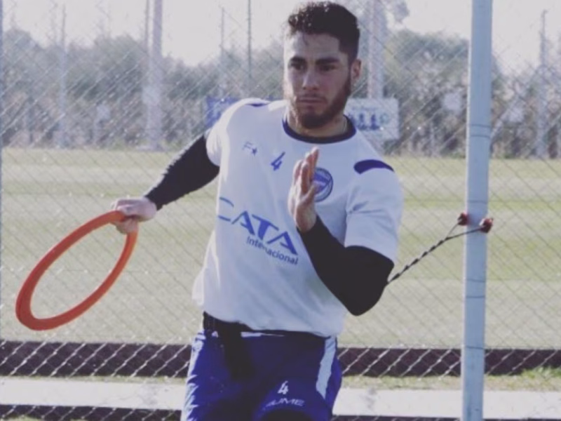 El ex jugador del Tomba que fue detenido por robarle el arma a un policía