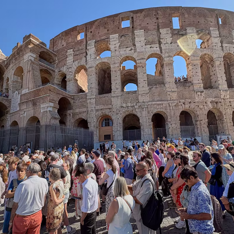 Video: tras la caída fatal de 10 metros de un obrero, cerró el Coliseo Romano
